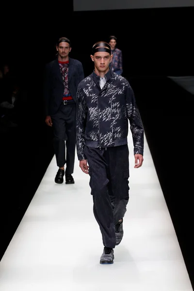 Look 15